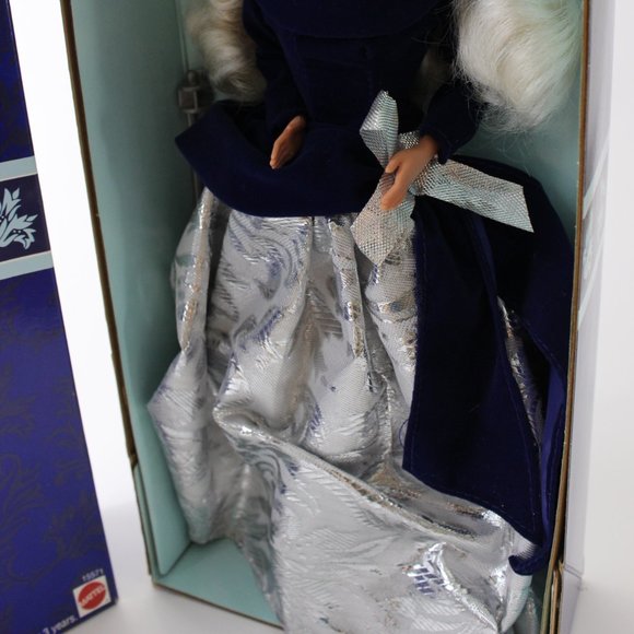 NWB 1995 An Avon Exclusive Winter Velvet Barbie - Picture 5 of 11